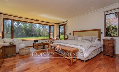 Casa estilo chileno con gran terreno y quincho en Calera de Tango