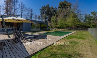 Casa estilo chileno con gran terreno y quincho en Calera de Tango