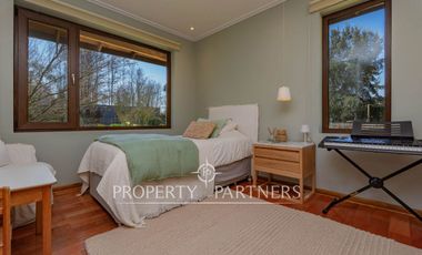 Casa estilo chileno con gran terreno y quincho en Calera de Tango