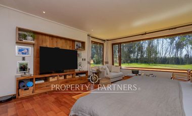 Casa estilo chileno con gran terreno y quincho en Calera de Tango