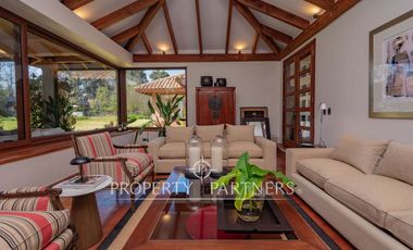 Casa estilo chileno con gran terreno y quincho en Calera de Tango