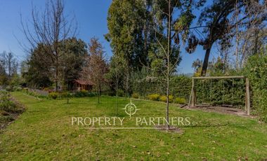 Casa estilo chileno con gran terreno y quincho en Calera de Tango