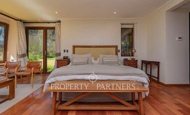 Casa estilo chileno con gran terreno y quincho en Calera de Tango