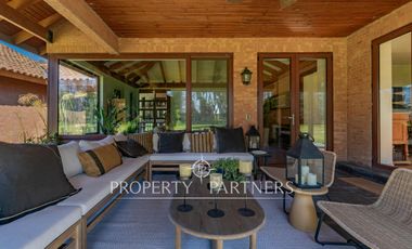 Casa estilo chileno con gran terreno y quincho en Calera de Tango