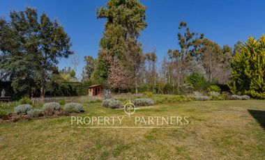 Casa estilo chileno con gran terreno y quincho en Calera de Tango