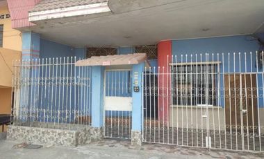 HERMOSA CASA MULTIFAMILIAR DE 4 PLANTAS EN LOMAS DE SARGENTILLO