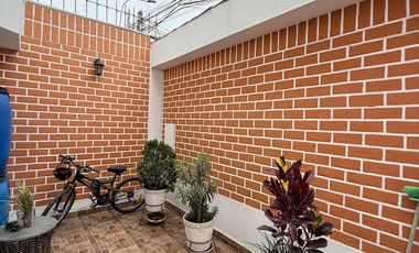 Casa Familiar frente a Parque en la urbanización Los Cedros — Chorrillos