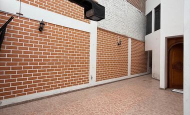 Casa Familiar frente a Parque en la urbanización Los Cedros — Chorrillos