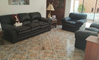 Casa Familiar frente a Parque en la urbanización Los Cedros — Chorrillos