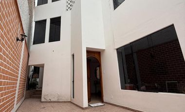 Casa Familiar frente a Parque en la urbanización Los Cedros — Chorrillos