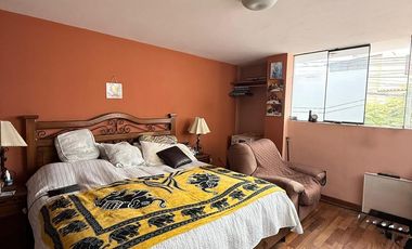 Casa Familiar frente a Parque en la urbanización Los Cedros — Chorrillos