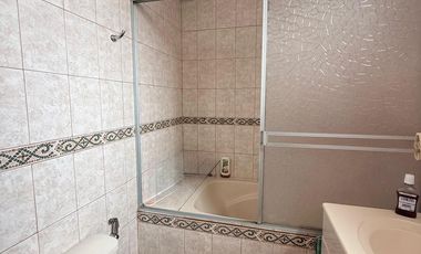 Casa Familiar frente a Parque en la urbanización Los Cedros — Chorrillos