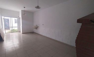 DÚPLEX EN VENTA - RANELAGH- 4 AMBIENTES C/QUINCHO Y GARAGE- USD 70.000