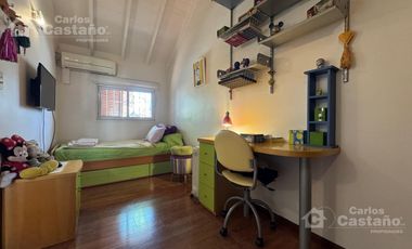 Impecable Casa 5 Amb C/ Jardin y Piscina a 2/C de Av. Maipu.