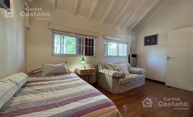 Impecable Casa 5 Amb C/ Jardin y Piscina a 2/C de Av. Maipu.