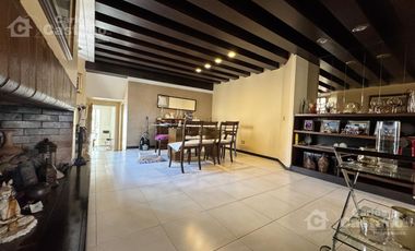 Impecable Casa 5 Amb C/ Jardin y Piscina a 2/C de Av. Maipu.