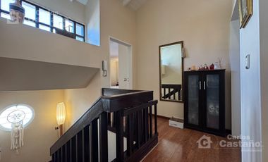 Impecable Casa 5 Amb C/ Jardin y Piscina a 2/C de Av. Maipu.