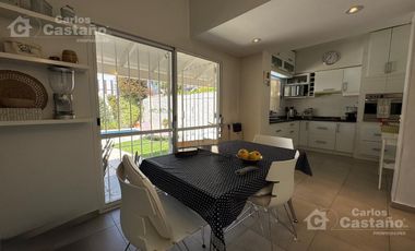 Impecable Casa 5 Amb C/ Jardin y Piscina a 2/C de Av. Maipu.