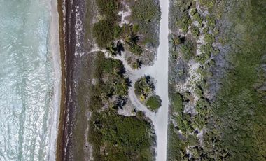 HERMOSO TERRENO FRENTE AL MAR EN VENTA