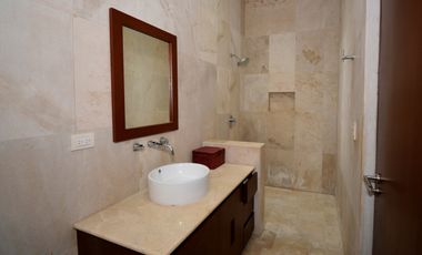 ESPECTACULAR CASA CONTEMPORÁNEA CON IMPRESIONANTE PAISAJISMO