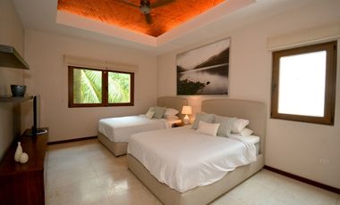 ESPECTACULAR CASA CONTEMPORÁNEA CON IMPRESIONANTE PAISAJISMO