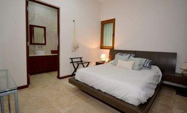 ESPECTACULAR CASA CONTEMPORÁNEA CON IMPRESIONANTE PAISAJISMO