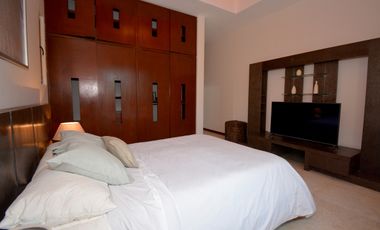 ESPECTACULAR CASA CONTEMPORÁNEA CON IMPRESIONANTE PAISAJISMO