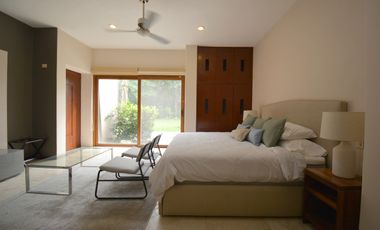 ESPECTACULAR CASA CONTEMPORÁNEA CON IMPRESIONANTE PAISAJISMO