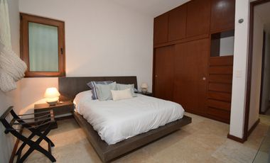 ESPECTACULAR CASA CONTEMPORÁNEA CON IMPRESIONANTE PAISAJISMO