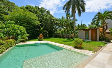 ESPECTACULAR CASA CONTEMPORÁNEA CON IMPRESIONANTE PAISAJISMO