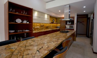 ESPECTACULAR CASA CONTEMPORÁNEA CON IMPRESIONANTE PAISAJISMO