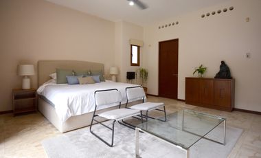 ESPECTACULAR CASA CONTEMPORÁNEA CON IMPRESIONANTE PAISAJISMO