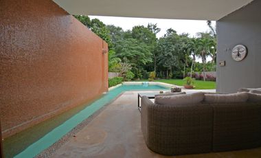 ESPECTACULAR CASA CONTEMPORÁNEA CON IMPRESIONANTE PAISAJISMO