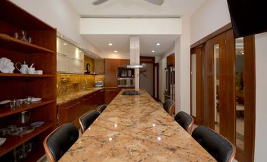 ESPECTACULAR CASA CONTEMPORÁNEA CON IMPRESIONANTE PAISAJISMO