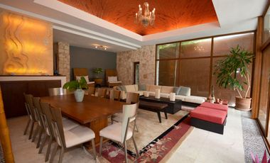 ESPECTACULAR CASA CONTEMPORÁNEA CON IMPRESIONANTE PAISAJISMO