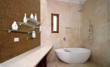 ESPECTACULAR CASA CONTEMPORÁNEA CON IMPRESIONANTE PAISAJISMO