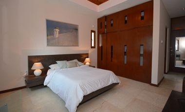 ESPECTACULAR CASA CONTEMPORÁNEA CON IMPRESIONANTE PAISAJISMO