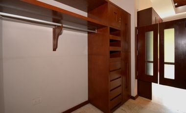 ESPECTACULAR CASA CONTEMPORÁNEA CON IMPRESIONANTE PAISAJISMO