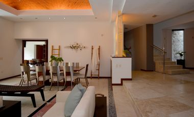 ESPECTACULAR CASA CONTEMPORÁNEA CON IMPRESIONANTE PAISAJISMO