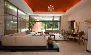 ESPECTACULAR CASA CONTEMPORÁNEA CON IMPRESIONANTE PAISAJISMO