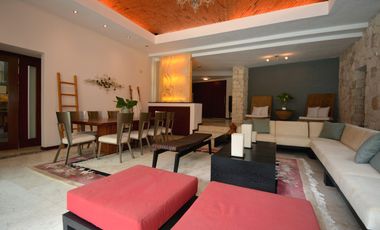 ESPECTACULAR CASA CONTEMPORÁNEA CON IMPRESIONANTE PAISAJISMO