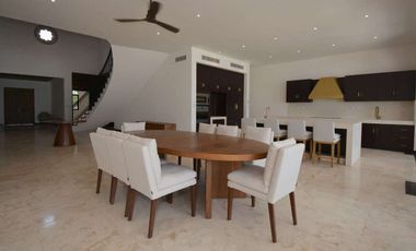 VILLA TRES LEONES FRENTE AL MAR EN PLAYA PARAISO