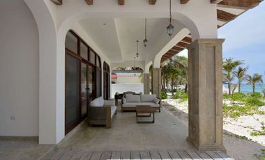 VILLA TRES LEONES FRENTE AL MAR EN PLAYA PARAISO