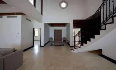 VILLA TRES LEONES FRENTE AL MAR EN PLAYA PARAISO