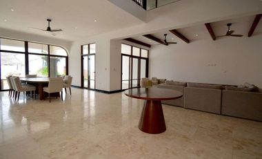 VILLA TRES LEONES FRENTE AL MAR EN PLAYA PARAISO