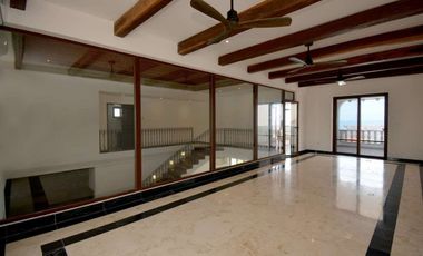 VILLA TRES LEONES FRENTE AL MAR EN PLAYA PARAISO