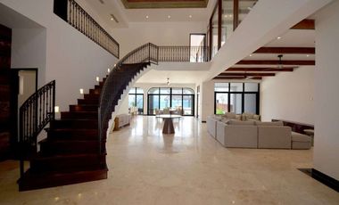 VILLA TRES LEONES FRENTE AL MAR EN PLAYA PARAISO