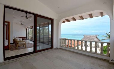 VILLA TRES LEONES FRENTE AL MAR EN PLAYA PARAISO