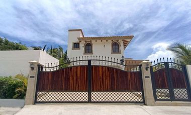 VILLA TRES LEONES FRENTE AL MAR EN PLAYA PARAISO