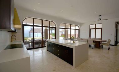 VILLA TRES LEONES FRENTE AL MAR EN PLAYA PARAISO